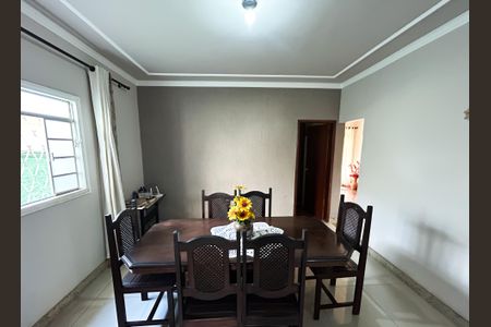 Casa à venda com 169m², 3 quartos e 3 vagas