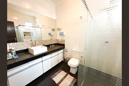 Casa à venda com 169m², 3 quartos e 3 vagas