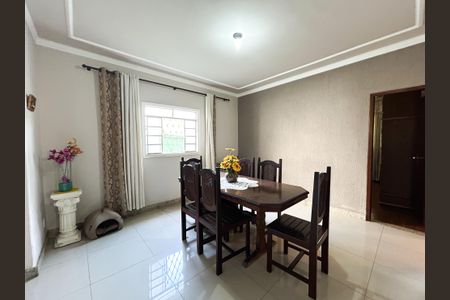 Casa à venda com 169m², 3 quartos e 3 vagas