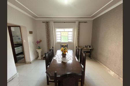 Casa à venda com 169m², 3 quartos e 3 vagas