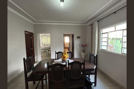 Casa à venda com 169m², 3 quartos e 3 vagas