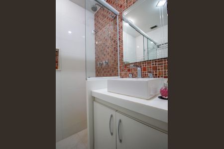 Apartamento à venda com 76m², 2 quartos e 1 vagaBanheiro Suite