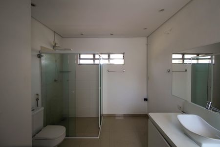 Casa para alugar com 240m², 3 quartos e 5 vagasBanheiro da Suíte