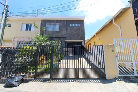 Casa para alugar com 240m², 3 quartos e 5 vagasFachada