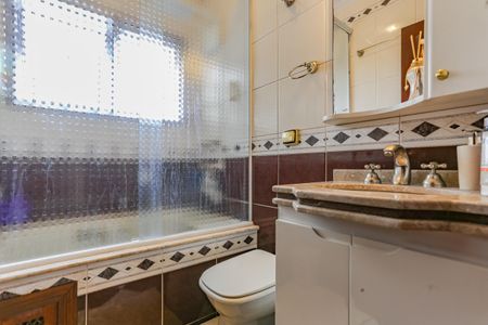 Casa à venda com 150m², 3 quartos e 2 vagasBanheiro da Suíte