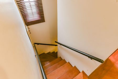 Casa à venda com 150m², 3 quartos e 2 vagasEscada