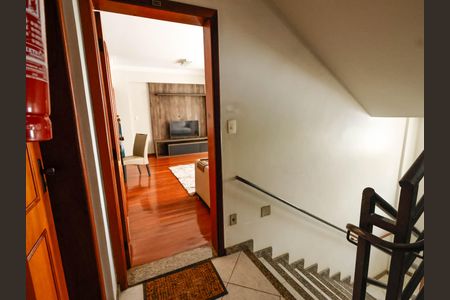 Apartamento à venda com 110m², 3 quartos e 1 vagaEscada