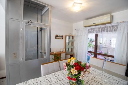 Casa à venda com 165m², 3 quartos e 2 vagasSala