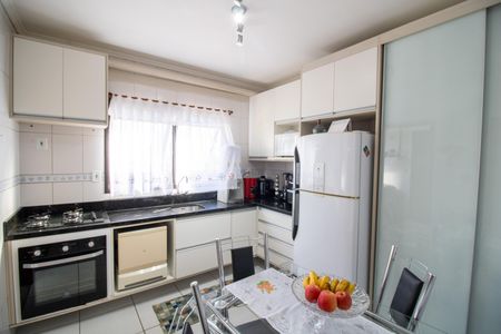 Cozinha de casa à venda com 3 quartos, 165m² em Espírito Santo, Porto Alegre