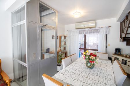 Casa à venda com 165m², 3 quartos e 2 vagasSala