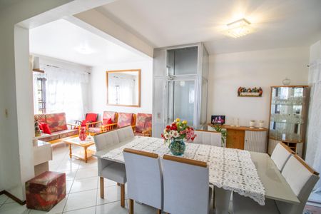 Sala de casa à venda com 3 quartos, 165m² em Espírito Santo, Porto Alegre