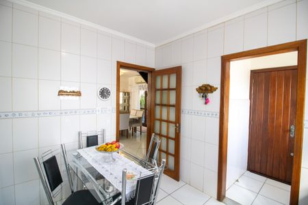 Casa à venda com 165m², 3 quartos e 2 vagasCozinha