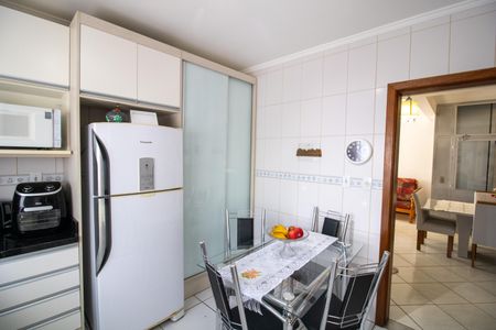Cozinha de casa à venda com 3 quartos, 165m² em Espírito Santo, Porto Alegre
