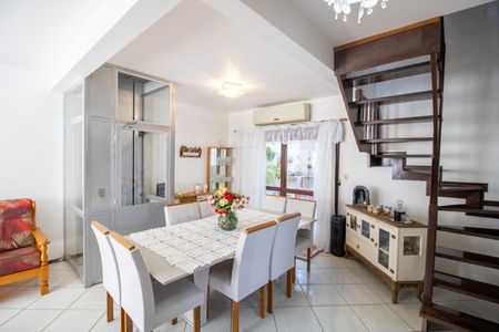 Sala de casa à venda com 3 quartos, 165m² em Espírito Santo, Porto Alegre