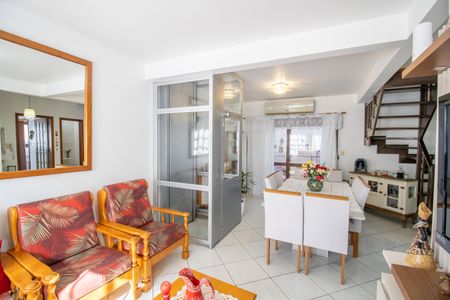 Sala de casa à venda com 3 quartos, 165m² em Espírito Santo, Porto Alegre