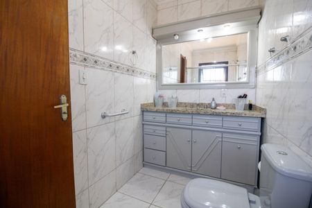 Casa à venda com 165m², 3 quartos e 2 vagasBanheiro da Suíte