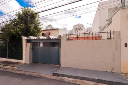 Casa à venda com 144m², 3 quartos e 2 vagas Casa à venda com 144m², 3 quartos e 2 vagasFachada