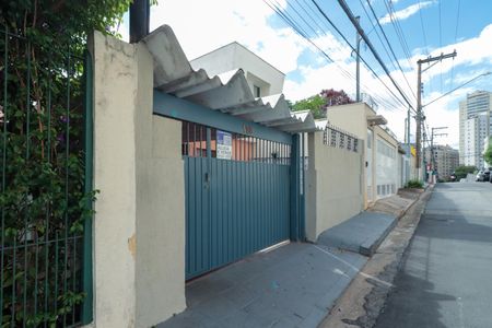 Casa à venda com 144m², 3 quartos e 2 vagas Casa à venda com 144m², 3 quartos e 2 vagasFachada