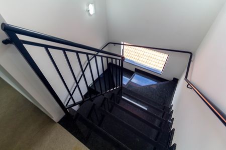 Apartamento à venda com 45m², 2 quartos e sem vaga Apartamento à venda com 45m², 2 quartos e sem vagaEscada