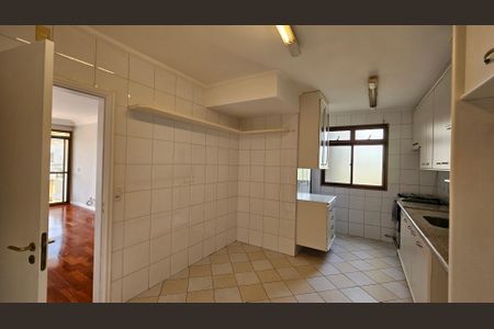 Apartamento para alugar com 112m², 3 quartos e 2 vagas Apartamento para alugar com 112m², 3 quartos e 2 vagasCozinha e Área de Serviço