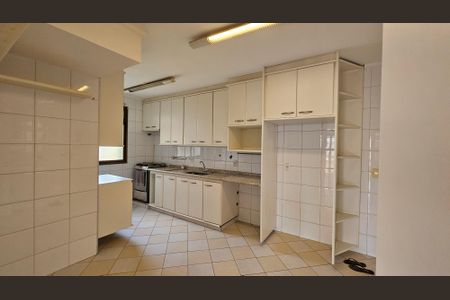 Apartamento para alugar com 112m², 3 quartos e 2 vagas Apartamento para alugar com 112m², 3 quartos e 2 vagasCozinha e Área de Serviço