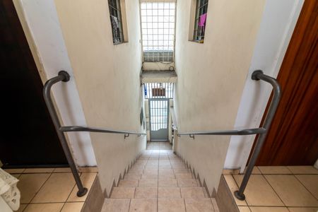 Apartamento para alugar com 30m², 1 quarto e sem vagaCorredor - Escada