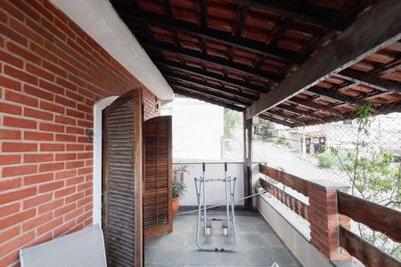 Varanda  de casa para alugar com 2 quartos, 135m² em Jardim Neila, São Paulo
