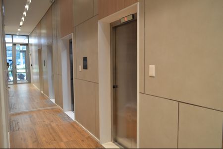 Studio à venda com 37m², 1 quarto e sem vagaElevadores