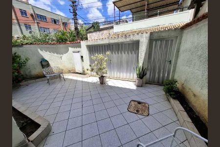 Casa à venda com 205m², 3 quartos e 2 vagas