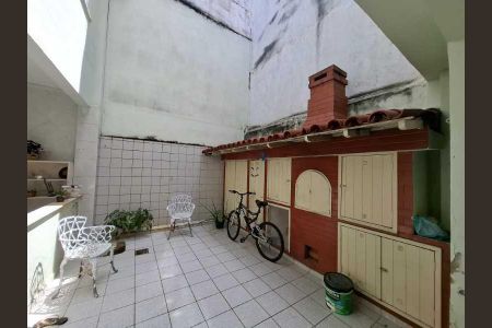 Casa à venda com 205m², 3 quartos e 2 vagas