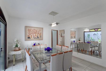 Casa à venda com 357m², 4 quartos e 3 vagas Casa à venda com 357m², 4 quartos e 3 vagasCopa