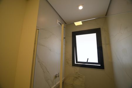 Banheiro de kitnet/studio para alugar com 1 quarto, 46m² em Centro, Campinas