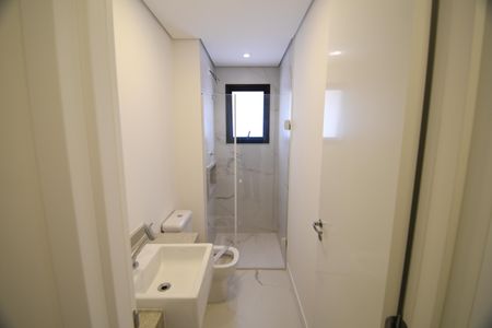 Banheiro de kitnet/studio para alugar com 1 quarto, 46m² em Centro, Campinas