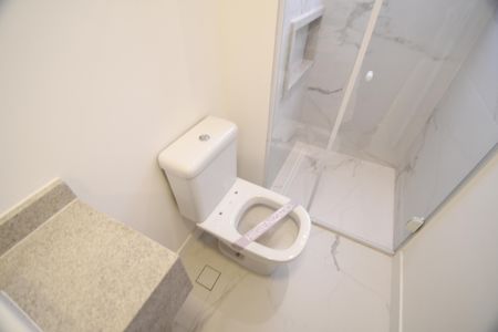 Banheiro de kitnet/studio para alugar com 1 quarto, 46m² em Centro, Campinas