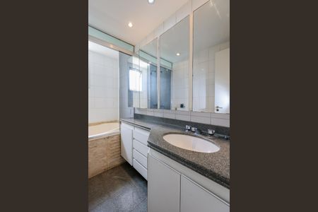 Apartamento à venda com 125m², 3 quartos e 2 vagasBanheiro da Suíte