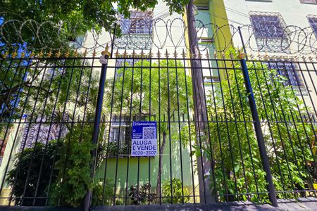 Apartamento à venda com 50m², 2 quartos e 1 vagaFachada com placa