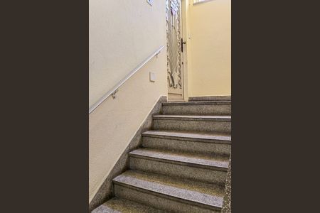 Apartamento à venda com 50m², 2 quartos e 1 vagaEscada