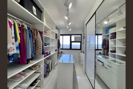 Apartamento à venda com 200m², 3 quartos e 2 vagasQuarto 1 / Closet
