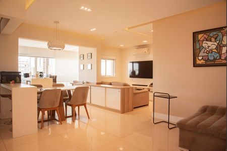 Apartamento à venda com 110m², 2 quartos e 2 vagasSala