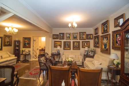 Casa à venda com 298m², 5 quartos e 2 vagasSala