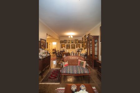 Casa à venda com 298m², 5 quartos e 2 vagasSala