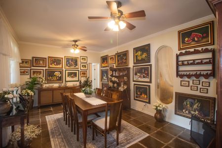 Casa à venda com 298m², 5 quartos e 2 vagasSala