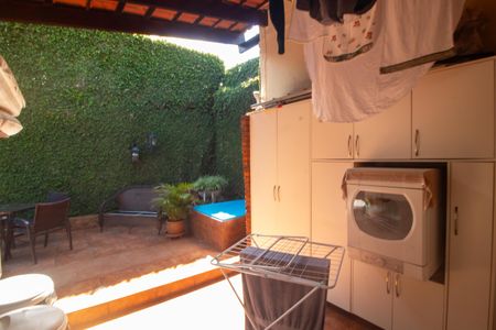 Casa à venda com 298m², 5 quartos e 2 vagasÁrea de Serviço