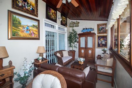 Casa à venda com 298m², 5 quartos e 2 vagasSala