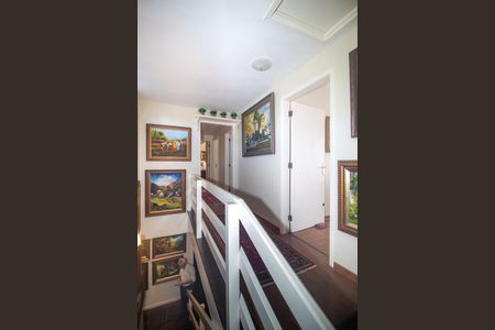 Casa à venda com 298m², 5 quartos e 2 vagasCorredor