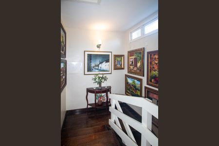 Casa à venda com 298m², 5 quartos e 2 vagasCorredor