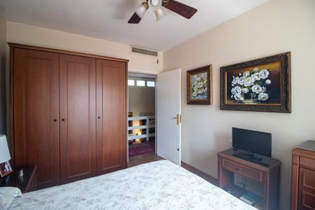 Casa à venda com 298m², 5 quartos e 2 vagasQuarto 2