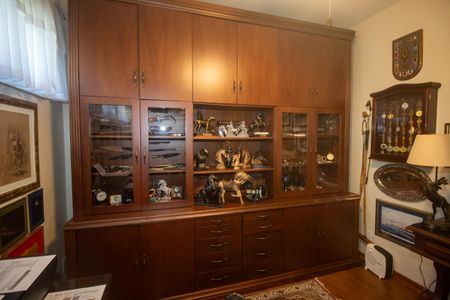 Casa à venda com 298m², 5 quartos e 2 vagasEscritorio