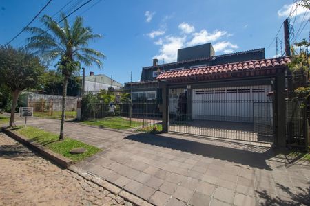 Casa à venda com 298m², 5 quartos e 2 vagasFachada