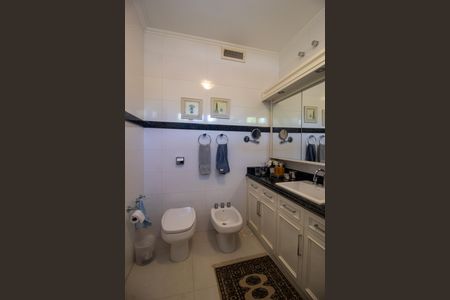 Casa à venda com 298m², 5 quartos e 2 vagasBanheiro da Suíte